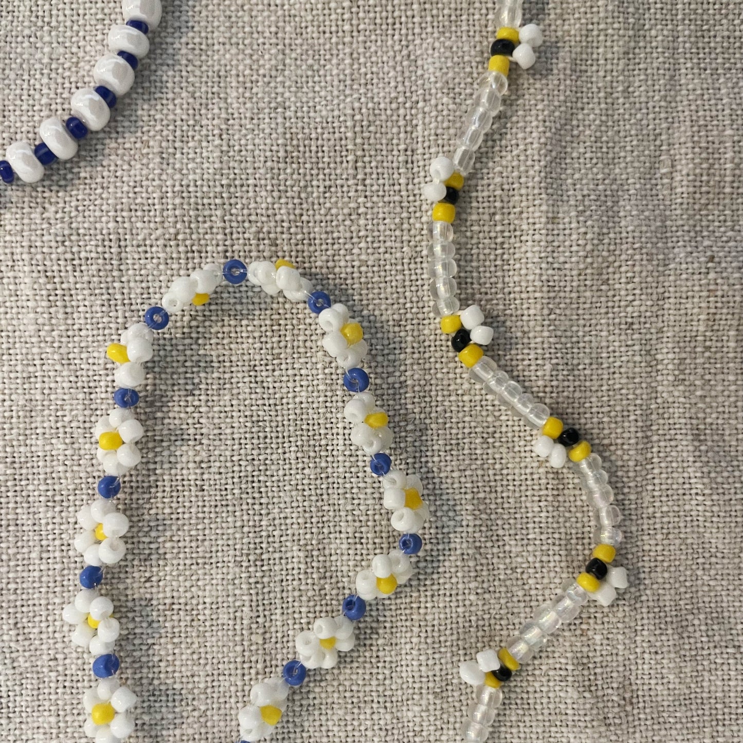 20.7. (ab 8 Jahren) Perlenschmuck (Armbänder, Handy-Anhänger)